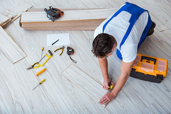 installing flooring